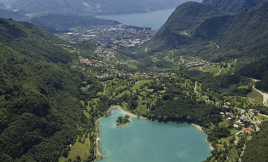 Dal lago di Tenno a Canale, una passeggiata nel verde