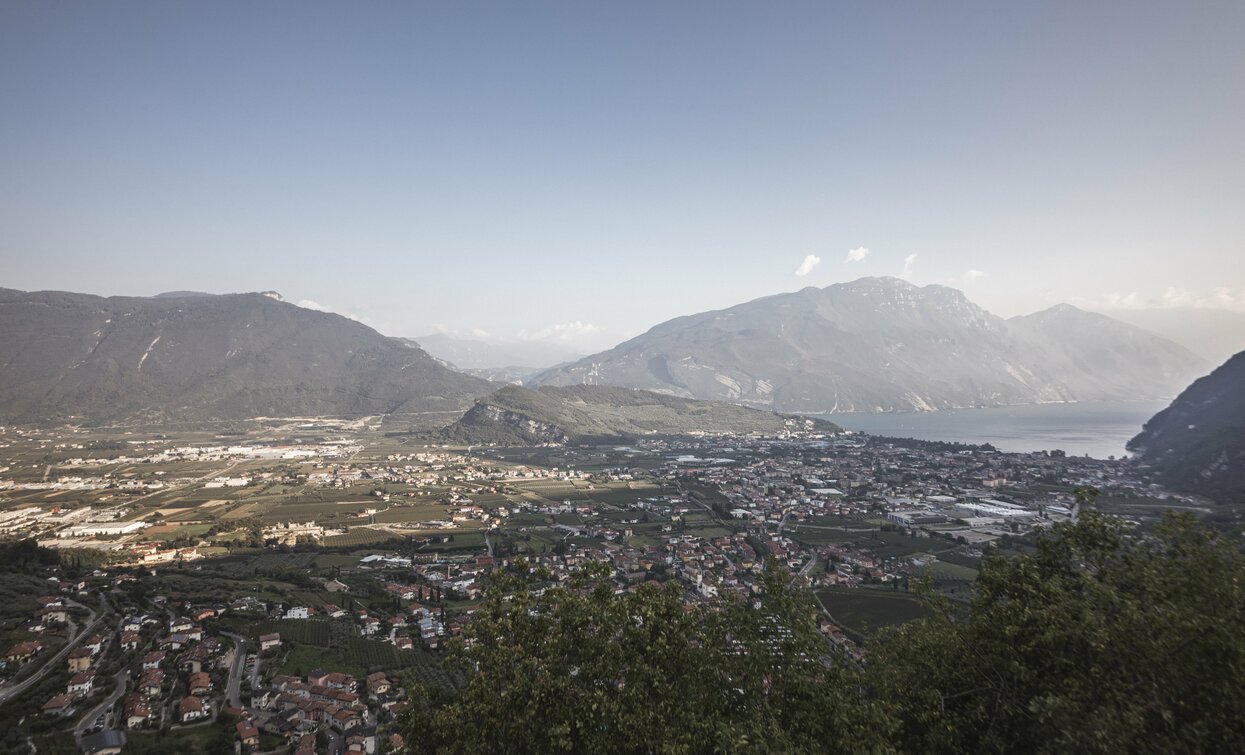Blick auf den oberen Gardasee vom Weg nach Tenno | © Archivio Garda Trentino (ph. Watchsome), Garda Trentino 