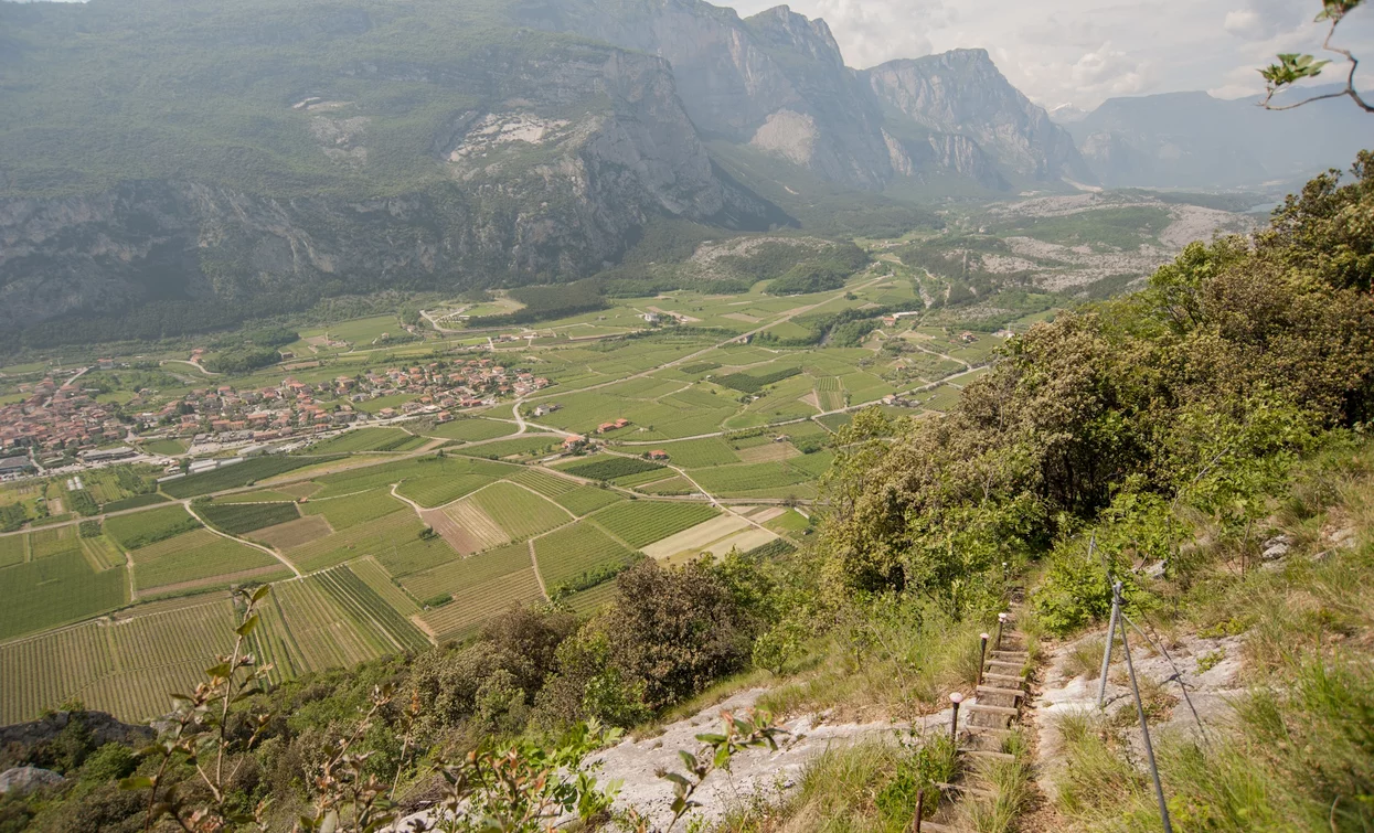 Ausblick aus dem Lehrerin-Weg über das Sarcatal | © APT Garda Trentino, Garda Trentino