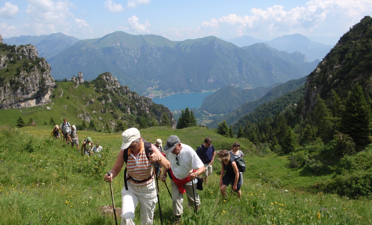 Climb overlooking the lake | © Staff Outdoor Garda Trentino AC, Garda Trentino