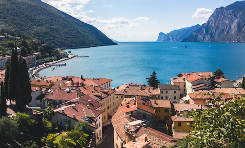 Il risveglio del lago: colazione con vista