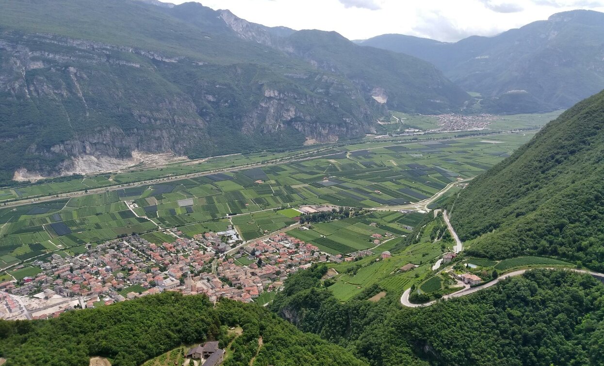 Blick ins Etschtal.... steil nach unten | © Ingo Dießner, Community