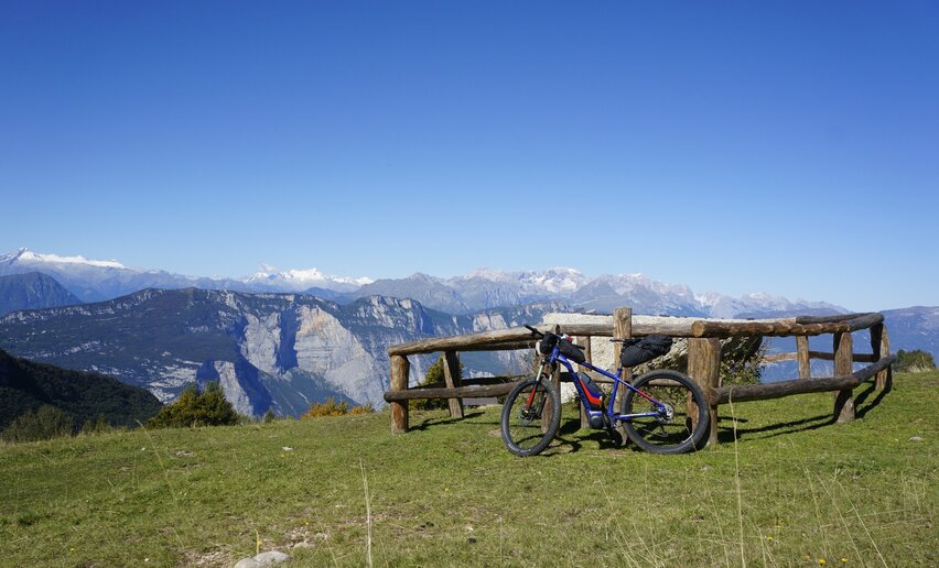 Der Blick auf die Brenta-Dolomiten bei der Malga Campo | © Archivio Garda Trentino (ph. Marco Giacomello), Garda Trentino 