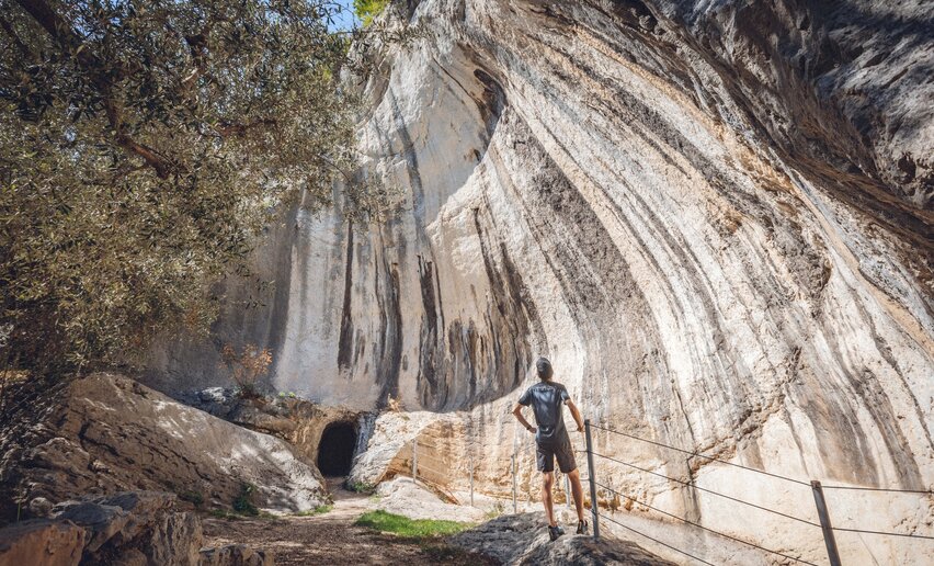 18. From the Marmitte to Perlone between nature and geology