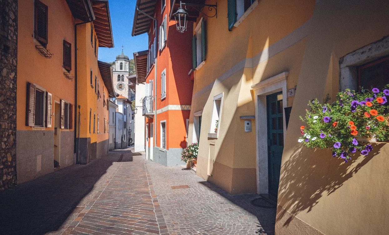 Durch die Straßen von Nago | © Archivio Garda Trentino (ph. Tommaso Prugnola), Garda Trentino 