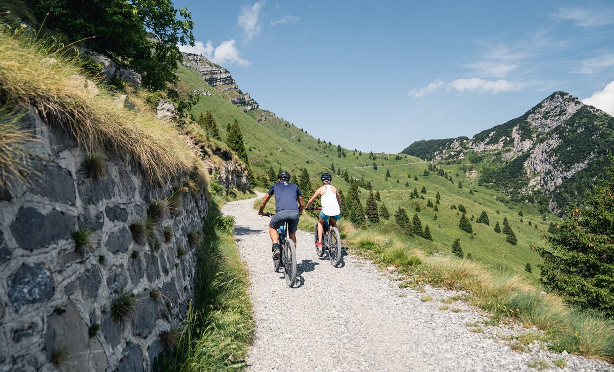 Von der Passhöhe Tremalzo bis zur Bocca di Val Marza | © Archivio Garda Trentino (ph. Alice Russolo), Garda Trentino 