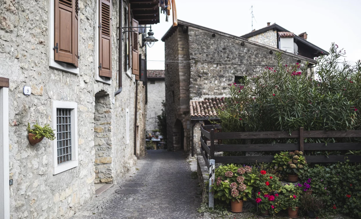 Through the village of Tenno | © Archivio Garda Trentino (ph. Watchsome), Garda Trentino 