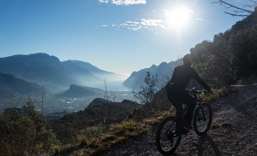 La salita sul Doss del Clef | © Archivio Garda Trentino (ph. Marco Giacomello), Garda Trentino 