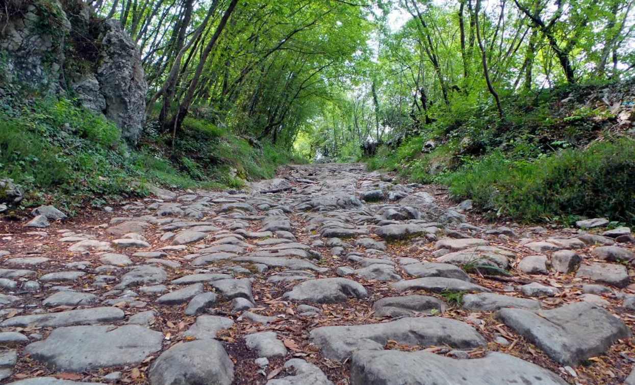 The ancient Roman road (Brozzera) | © Archivio Garda Trentino, Garda Trentino 
