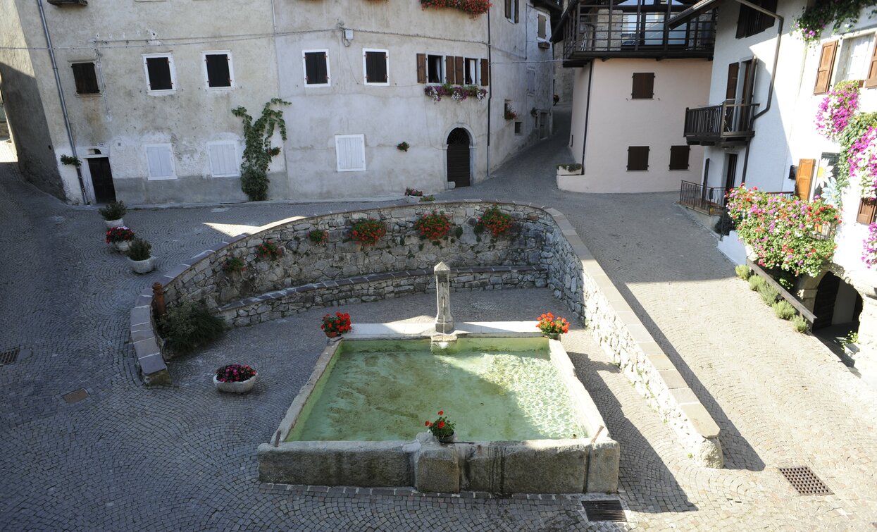 Piazza fontana Rango | © fototeca trentino sviluppo foto di D. Lira, North Lake Garda Trentino 