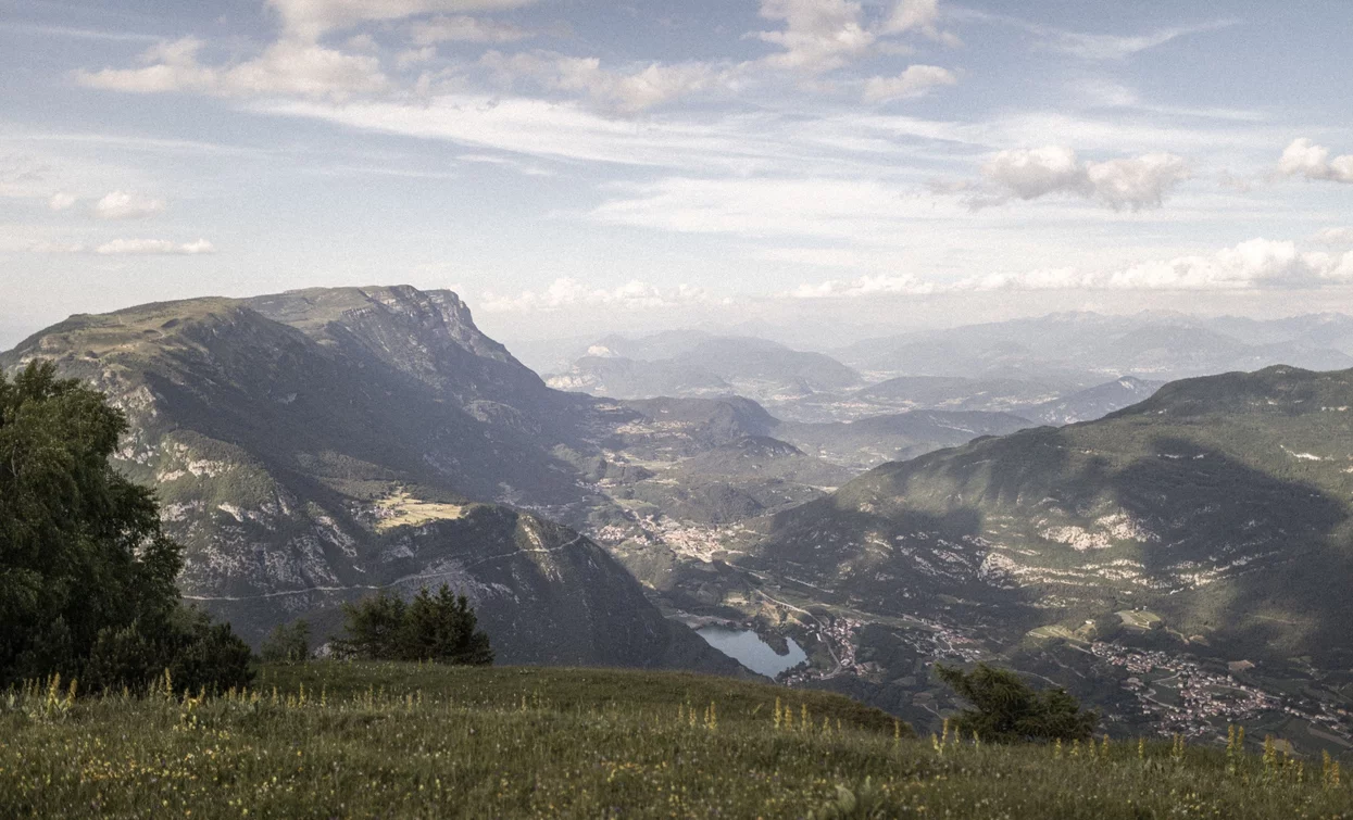 Der Blick nach Norden: der Santa-Massenza-See und das Valle dei Laghi | © Archivio Garda Trentino (ph. Watchsome), Garda Trentino 