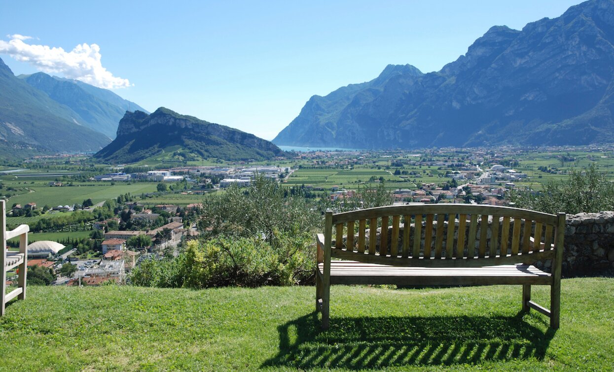 View from "prato della Lizza", in front of the castle | © APT Garda Trentino, Garda Trentino 