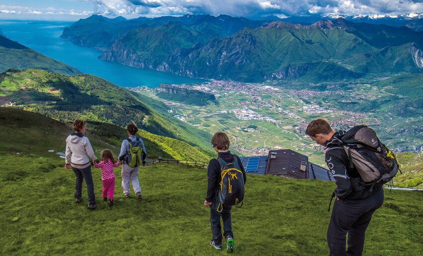 Auf dem Gipfel des Monte Stivo | © G.P. Calzà ©APT Garda Trentino , Garda Trentino
