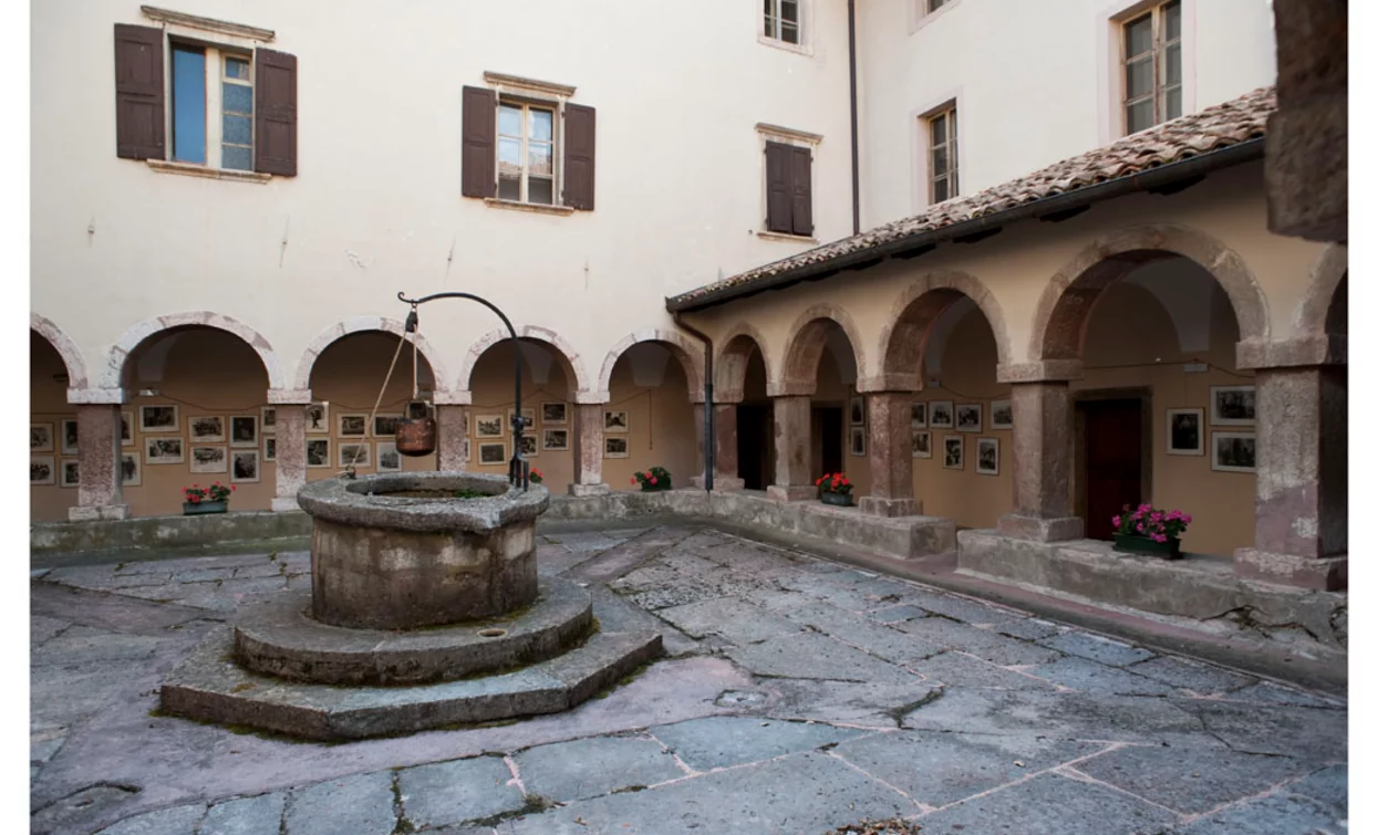 Franziskanischer Kreuzgang - Campo Lomaso | © Fototeca Trentino Sviluppo foto di D. Lira, Garda Trentino 