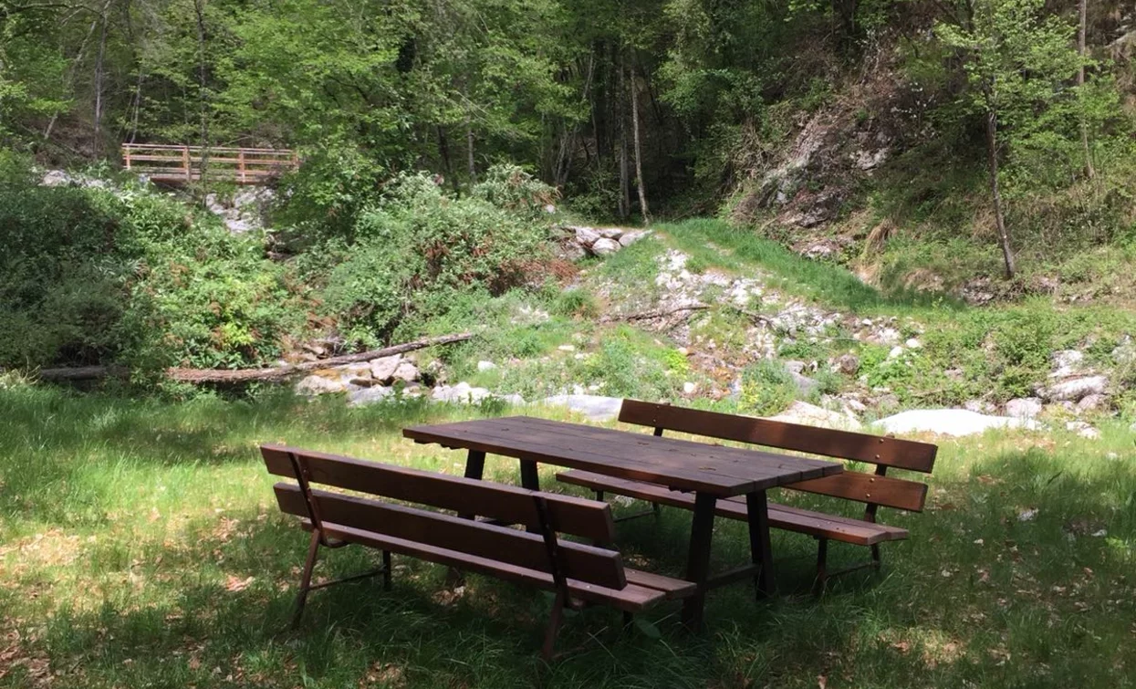 Picknickplatz entlang des Weges | © APT Garda Trentino, North Lake Garda Trentino 