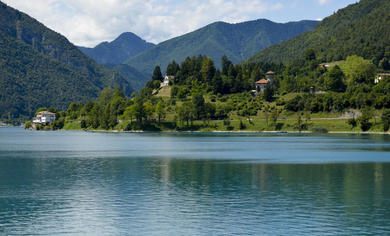 View of the northern shore of Lake Ledro | © Roberto Vuilleumier, Garda Trentino