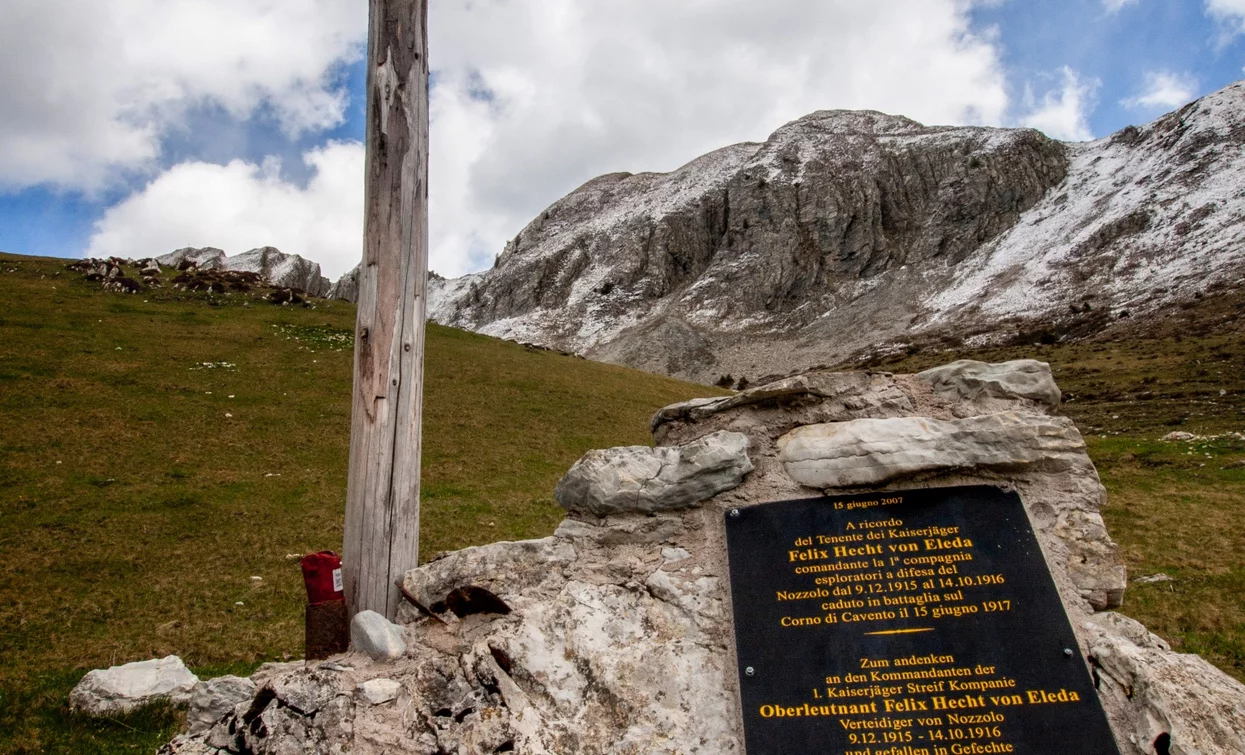 Kreuz gewidmet dem Leutnant Felix Hecht von Eleda | © Mark Van Hattem, Garda Trentino 