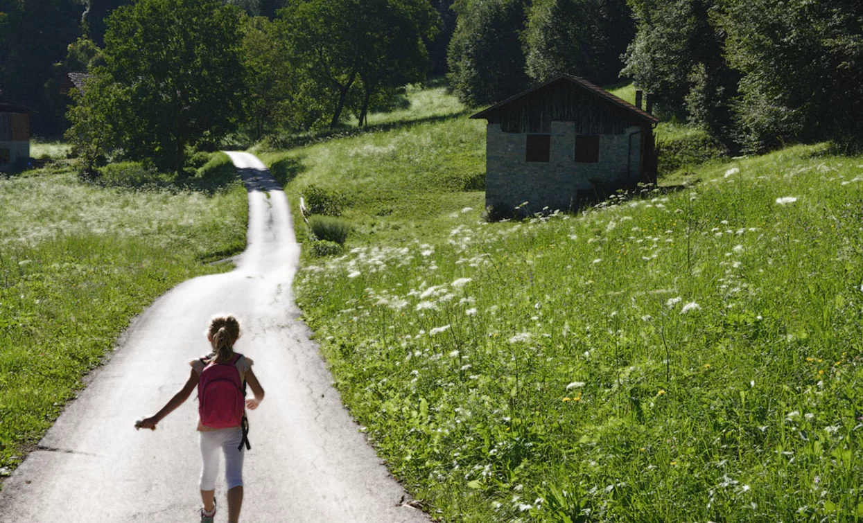Tra fiori di campo e baite | © Voglino, Garda Trentino 