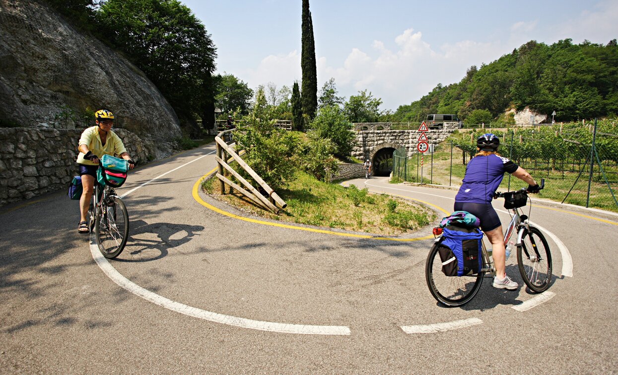 Der Radweg in der Nähe von Passo San Giovanni | © Foto archivio Provincia Autonoma di Trento di Nicola Angeli fotografo, North Lake Garda Trentino 