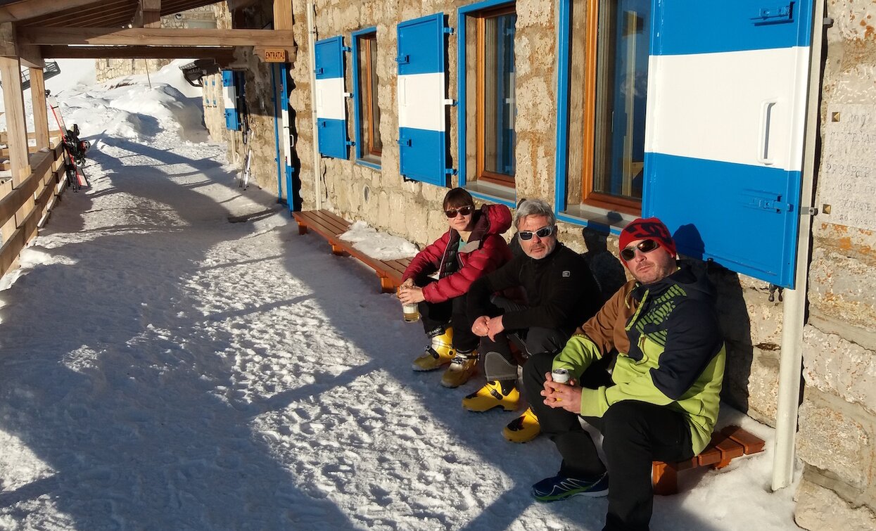 Relax at the Rifugio Marchetti | © Garda Trentino