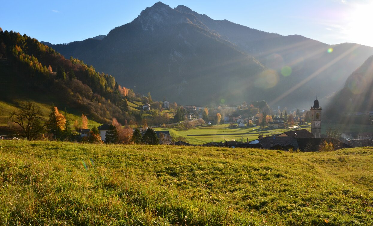 Vista su Enguiso e Locca con il Monte Corno sullo sfondo | © Archivio Garda Trentino (ph. Luigino Sartori), North Lake Garda Trentino 