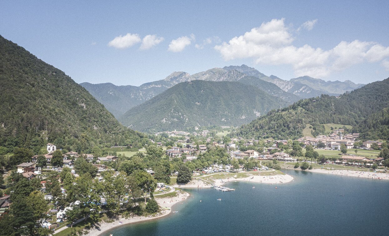 Vista sul Lago di Ledro e Pieve | © Archivio Garda Trentino (ph. Watchsome), North Lake Garda Trentino 