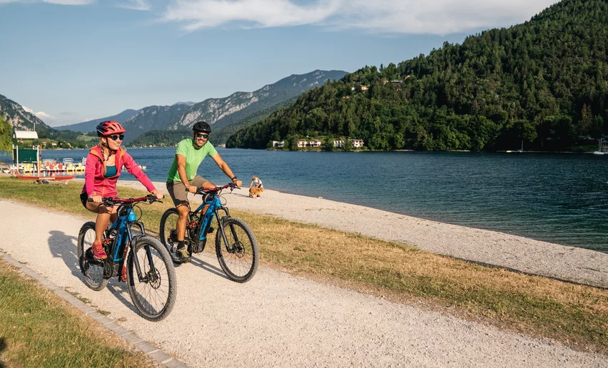 Lakefront cycle path in Ledro Valley | © Archivio Garda Trentino (ph. Alice Russolo), North Lake Garda Trentino 