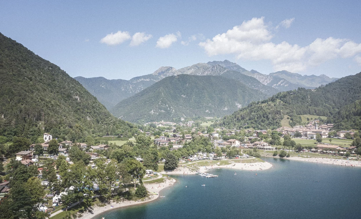Blick auf den Ledrosee und Pieve | © Archivio Garda Trentino (ph. Watchsome), North Lake Garda Trentino 