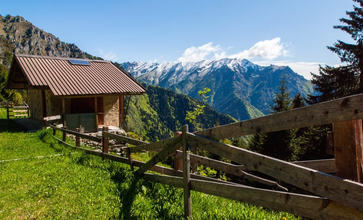 Rifugio lungo il percorso per Vies | © Mark van Hattem, Garda Trentino 