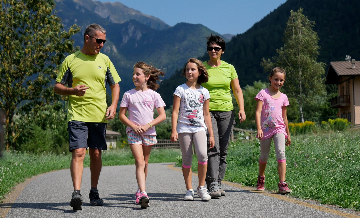 A spasso con la famiglia | © Roberto Vuilleumier, North Lake Garda Trentino 