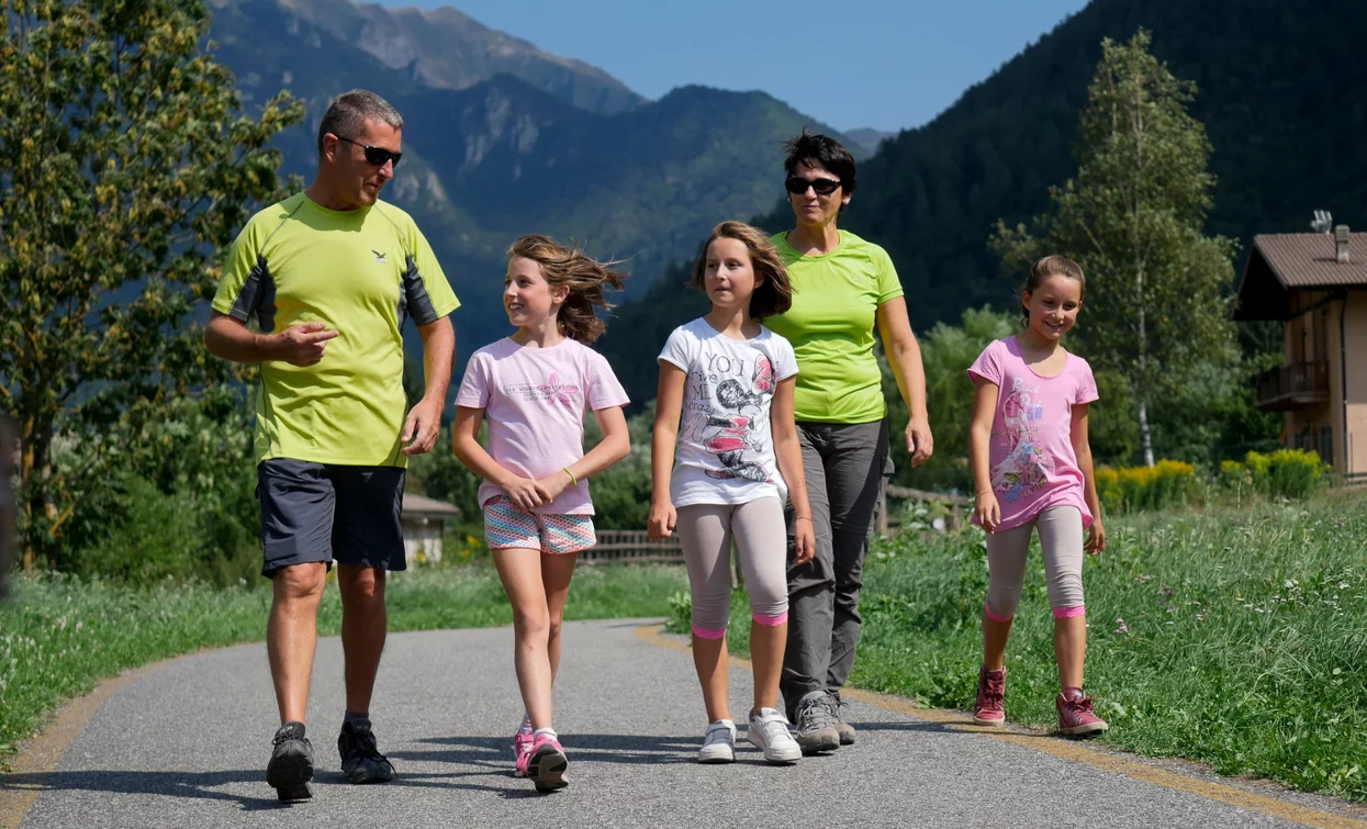 Out for a walk with the family | © Roberto Vuilleumier, North Lake Garda Trentino 