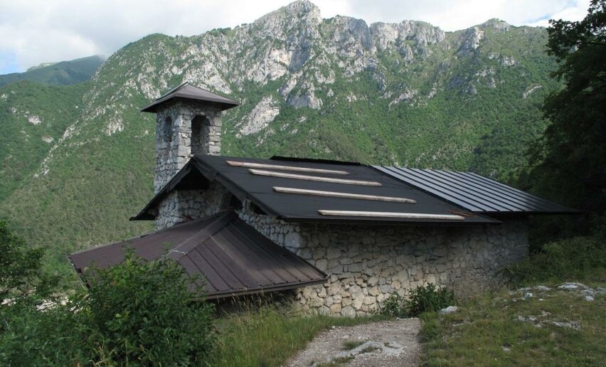 Kirche San Giovanni – Hütte Bivacco Arcioni