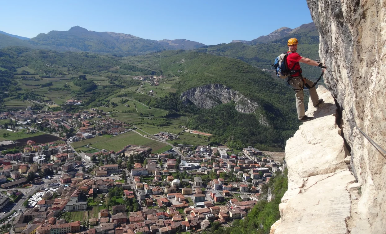 Via Ferrata Monte Albano, with the view over Mori | © Ralf Stute - www.via-ferrata.de, Garda Trentino 