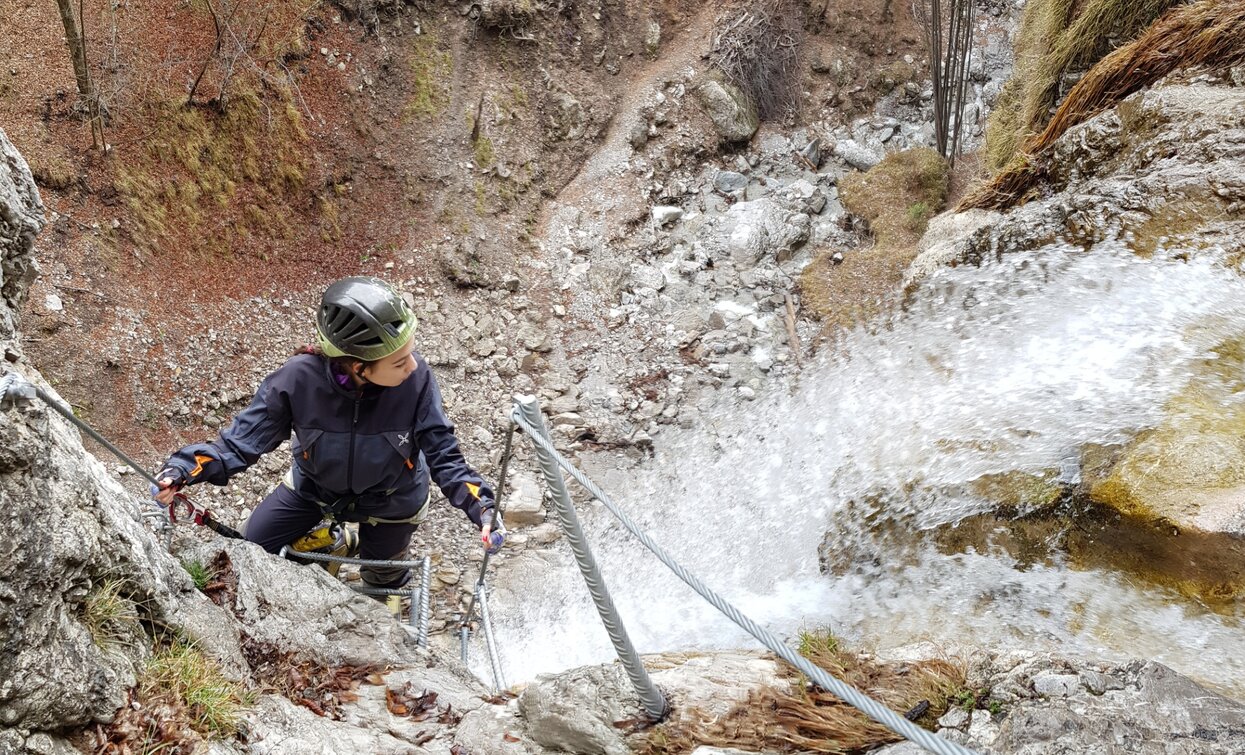 Lungo la via ferrata "Rio Ruzza", proprio accanto alla cascata | © A. Seneci, Garda Trentino 