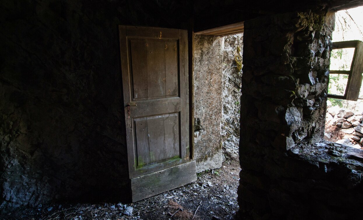 Soldiers' hut on the Sentiero austroungarico | © Mark van Hattem, Garda Trentino