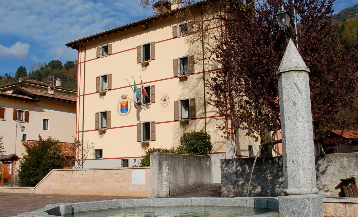 Müllheim Platz  mit dem Rathaus | © Staff Outdoor Garda Trentino AC, Garda Trentino