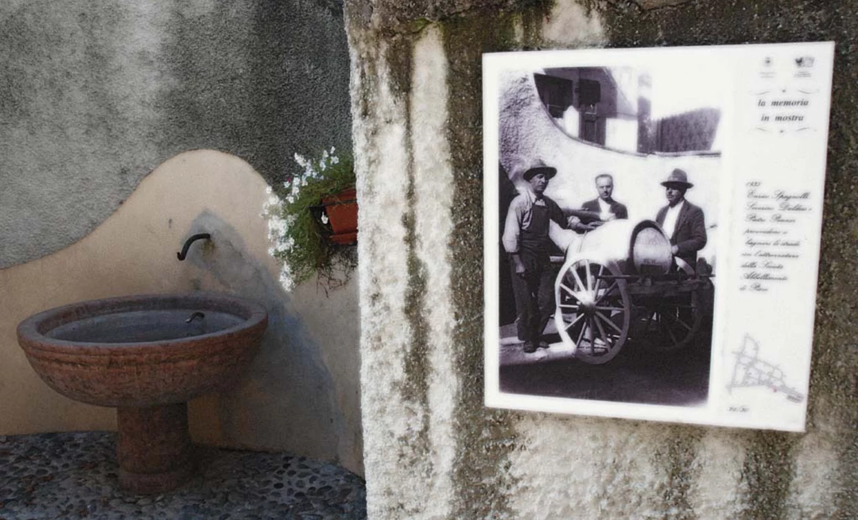 Eines der Panels von Die Erinnerung zur Schau | © Staff Outdoor Garda Trentino AC, Garda Trentino