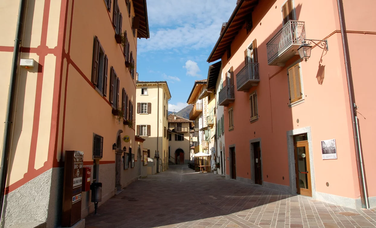 The central street of Pieve | © Staff Outdoor Garda Trentino AC, Garda Trentino