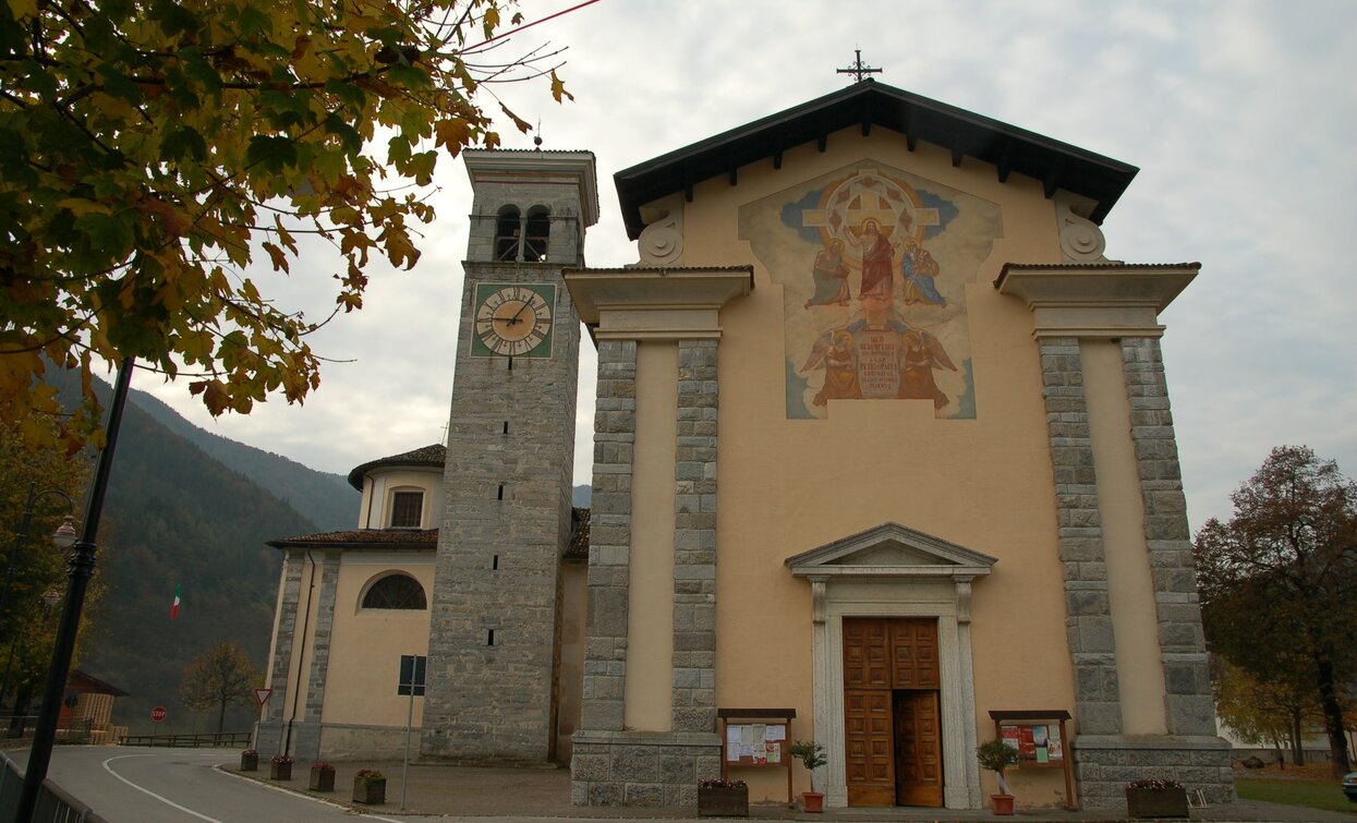 Piazza Milín con la chiesa di Tiarno di Sopra | © Staff Outdoor Garda Trentino AC, Garda Trentino 