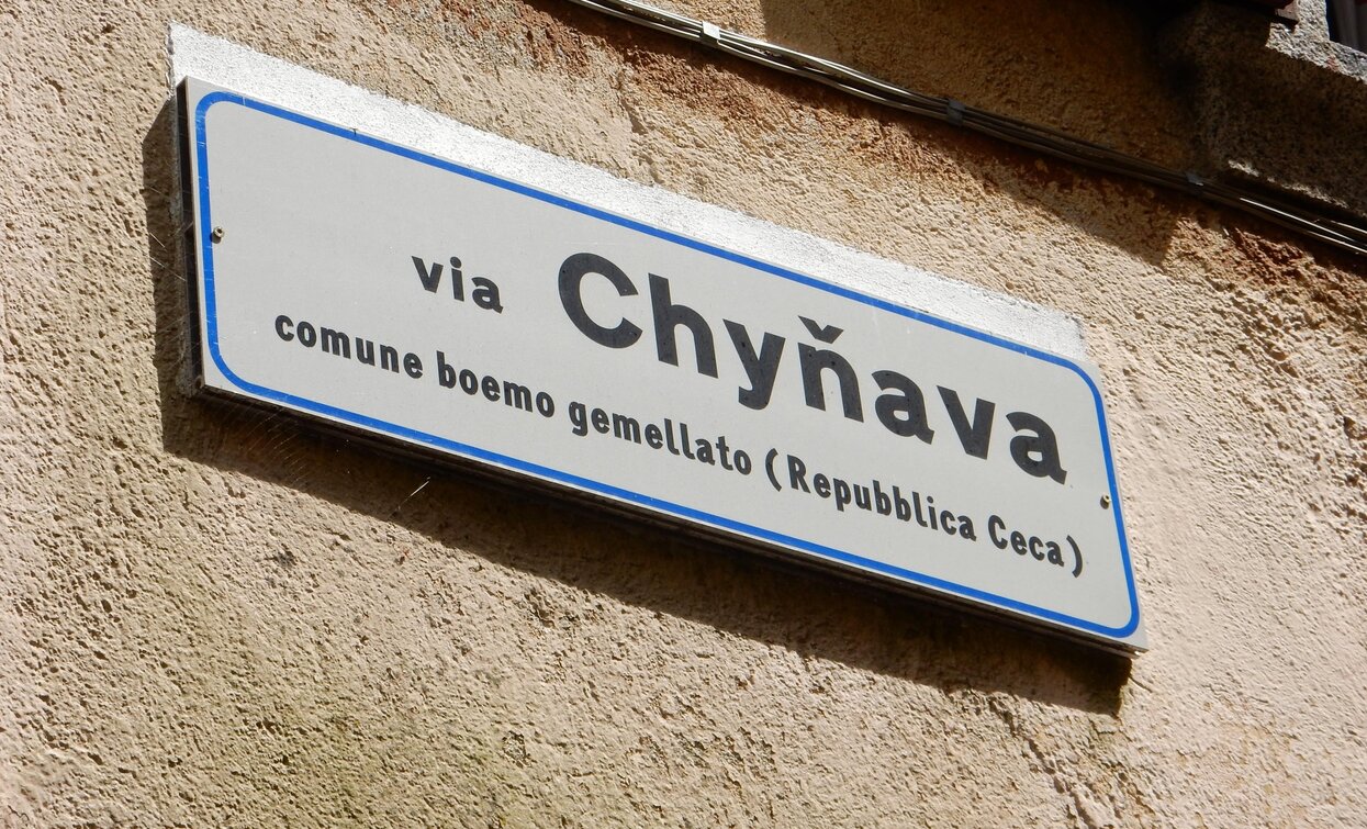 Plaque dedicated to the twin town of Chyňava | © Staff Outdoor Garda Trentino AC, Garda Trentino 