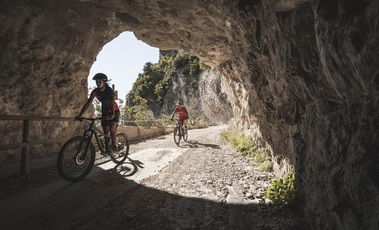 Una delle gallerie della vecchia strada del Ponale | © Archivio Garda Trentino (ph. Watchsome), North Lake Garda Trentino 