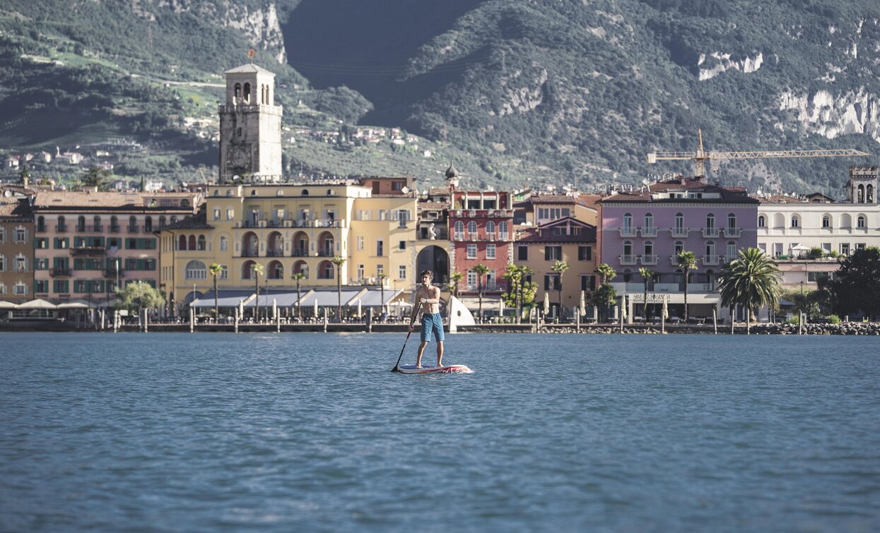 SUP in the waters of Riva del Garda | © Archivio Garda Trentino (ph. Watchsome), Garda Trentino