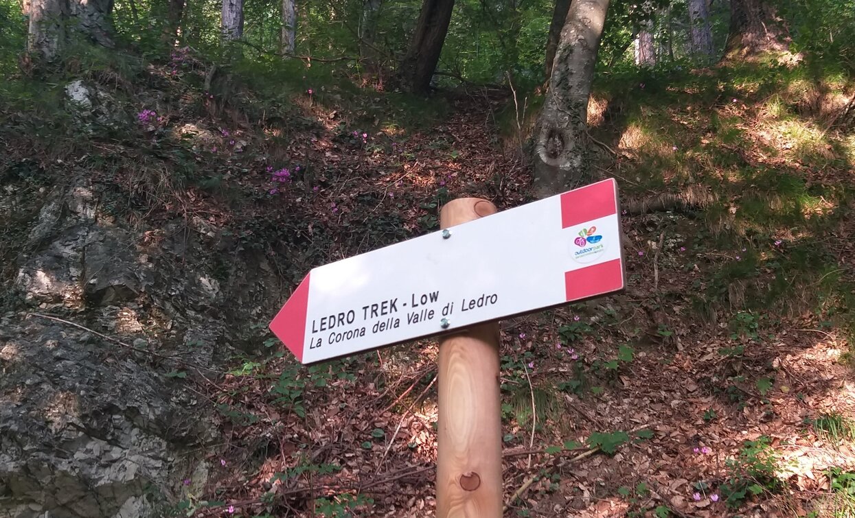 Ledro Trek Low Signage | © Natalia Pellegrini, North Lake Garda Trentino 