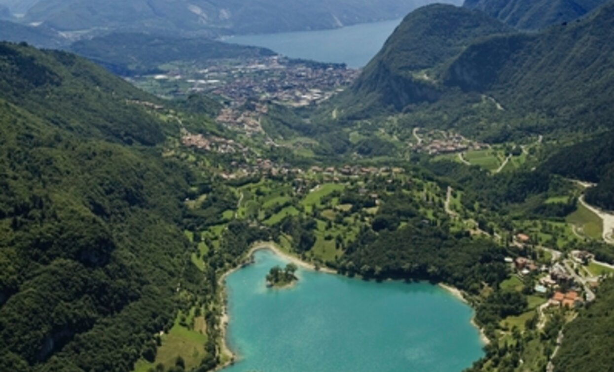 Lake Tenno from above | © APT Garda Trentino, North Lake Garda Trentino 