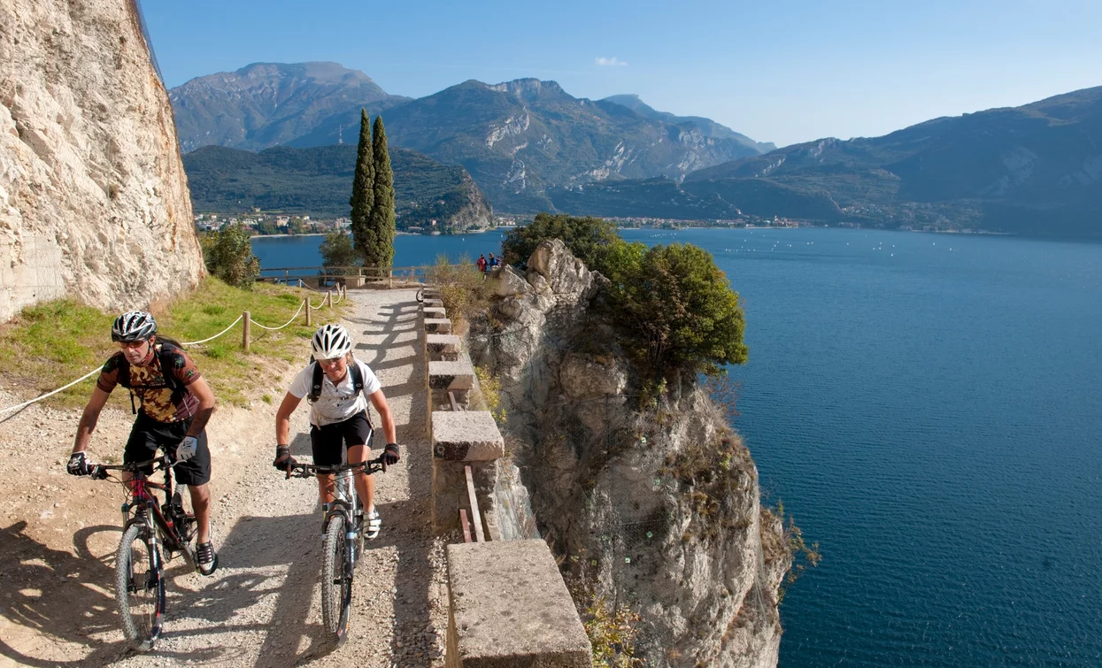 The old Ponale road, a must-do in Garda Trentino | © Archivio Garda Trentino , North Lake Garda Trentino 