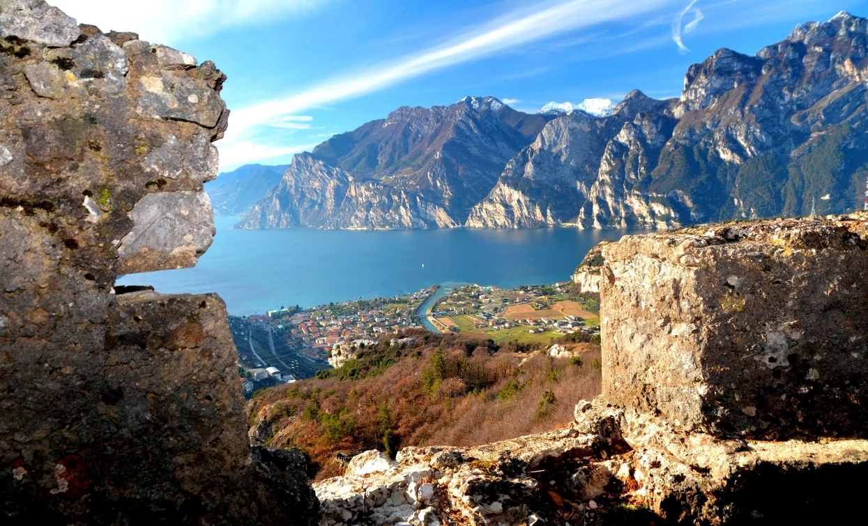 View over Lake Garda from the trenches of Monte Corno | © Associazione 1 Territorio 2 Fronti, Garda Trentino 