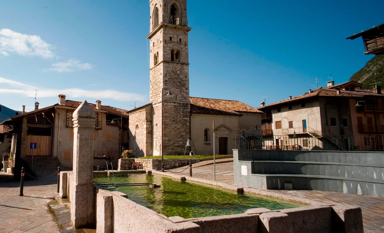 The village square in Dorsino | © Fototeca Trentino Sviluppo (ph. G. Caproni), Garda Trentino 