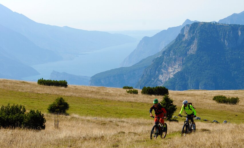 Blick auf den Gardasee vom Monte Gazza | © Archivio Garda Trentino (ph. Uli Stanciu), Garda Trentino 