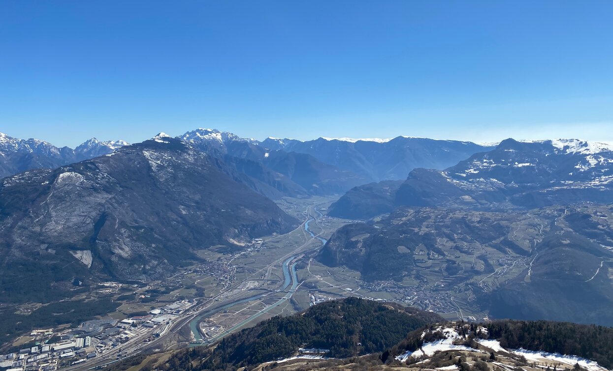 view from the top of Biaena over the lower Vallagarina | © ApT Rovereto Vallagarina Monte Baldo - Prodotto Outdoor, Garda Trentino