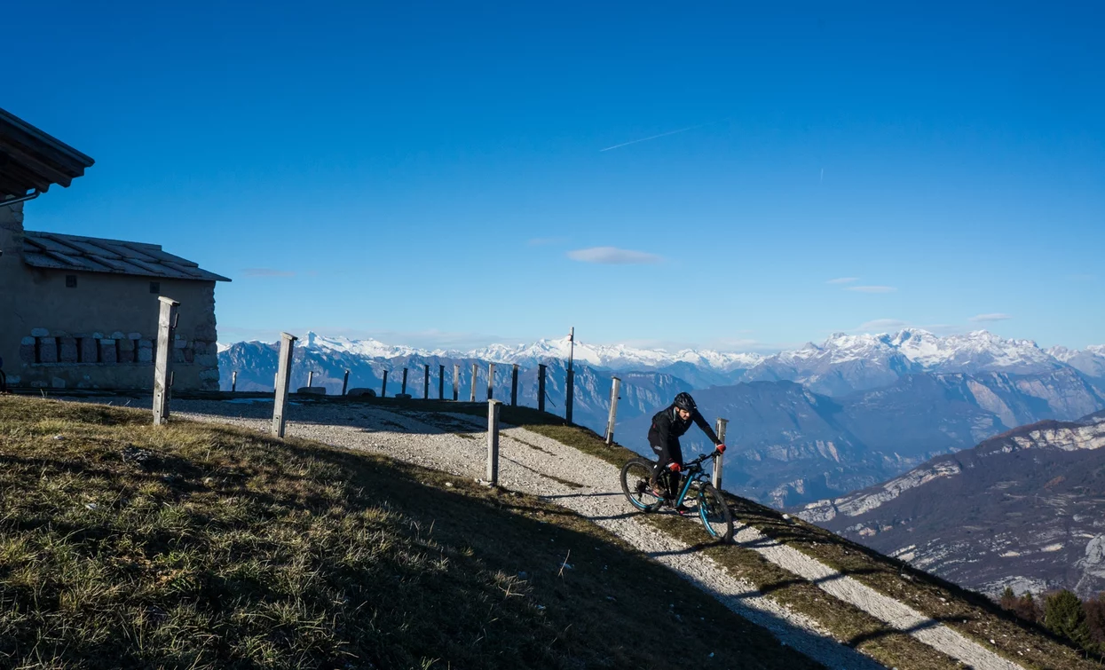 Start der Tour nach einer Pause am Berg Rifugio Campei | © Archivio Garda Trentino (ph. Marco Giacomello), North Lake Garda Trentino 